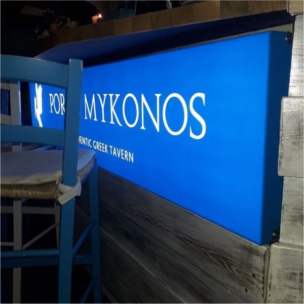 Световой короб ресторана Porto Mikonos с внутренней равномерной подсветкой Световой короб ресторана Porto Mikonos с внутренней равномерной подсветкой