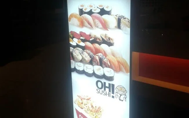 Рекламные лайтбоксы Oh Sushi со сменными постерами