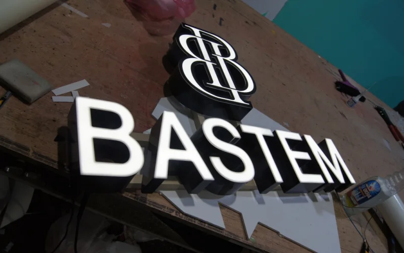 Вывеска в шоурум «Bastem»