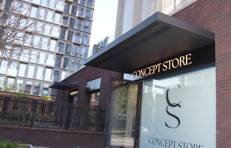 Инкрустированный световой короб Concept Store на чёрной композитной подложке