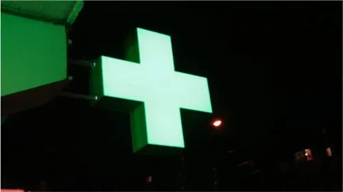  Двухсторонний крест для аптеки 'Райздрав №1'